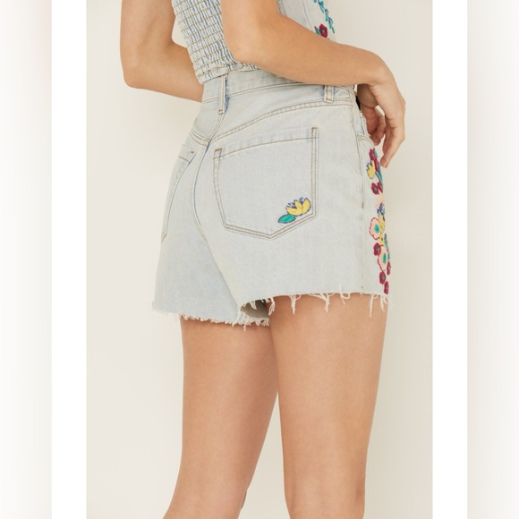 469.BLANK NYC LightWash High Rise Floral Embroidered Denim Shorts Sz 27 NWT $108 - Picture 6 of 6